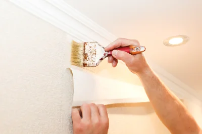 Pose de papier peint à Mondavezan — revêtements muraux et toiles de verre